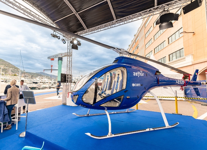 Hélicoptère exposé au Monaco Yacht Show. 